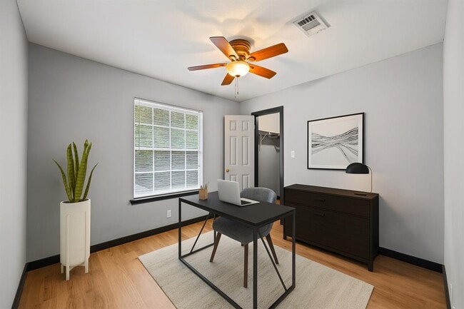 Building Photo - 903 Lipan Trail