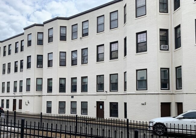 Building Photo - 1568 Commonwealth Ave