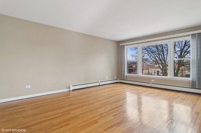 Building Photo - 1600 N 17th Ave