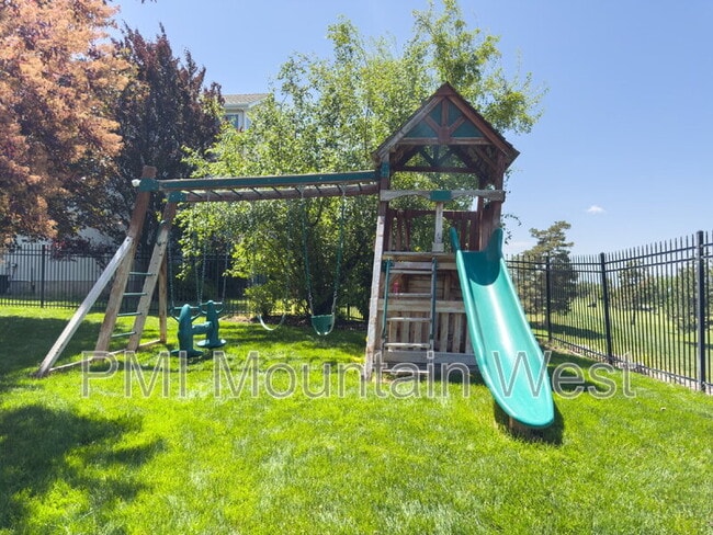 Building Photo - 49 E Fairway Dr