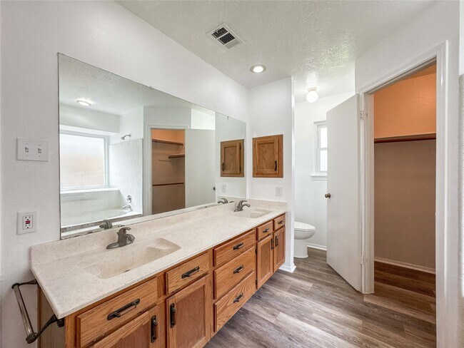 Building Photo - 2903 Auburn Dr