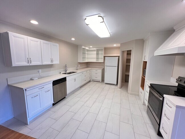 Building Photo - 1626 York Drive