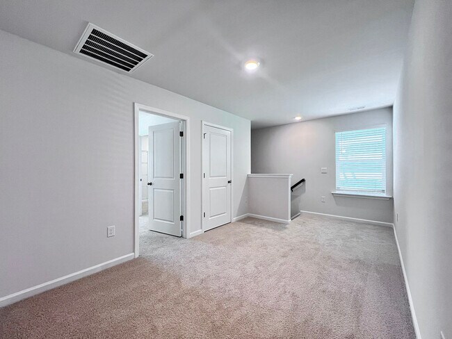 Building Photo - 258 Palm Dr