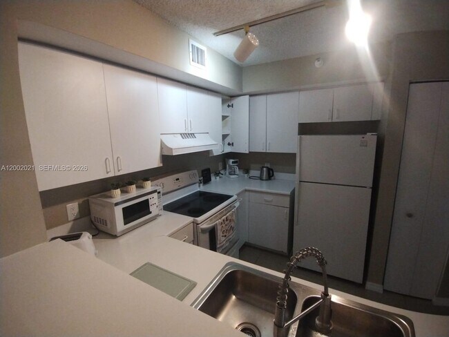 Building Photo - 111 Yacht Club Way