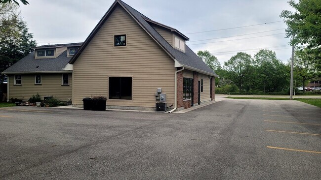 Building Photo - 618 Barron Blvd
