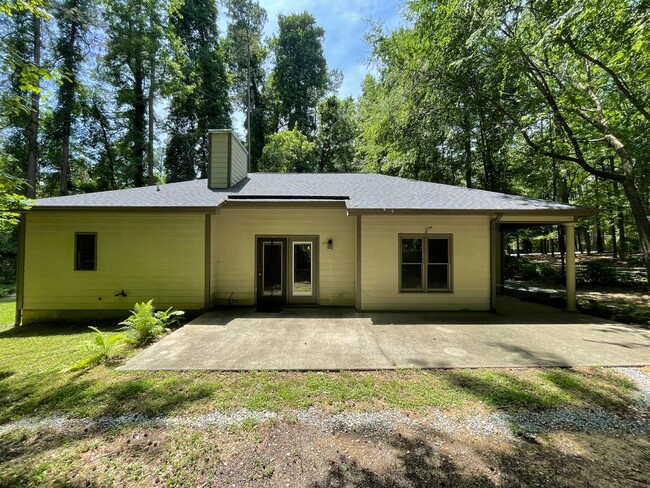 Building Photo - Charming, updated 3br house w/ separate ga...