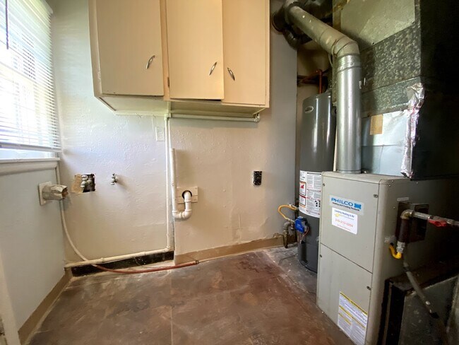 Building Photo - 2436 11th Ave SE