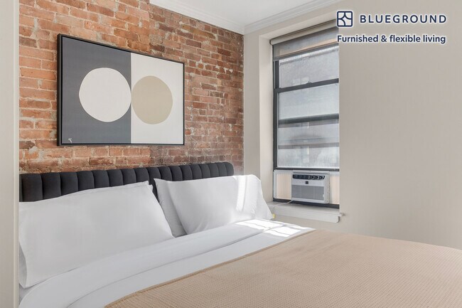 Building Photo - 515 W 47th St