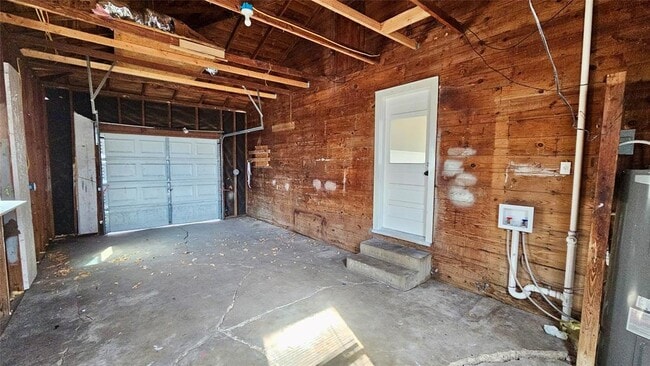 Building Photo - 919 W 6th St