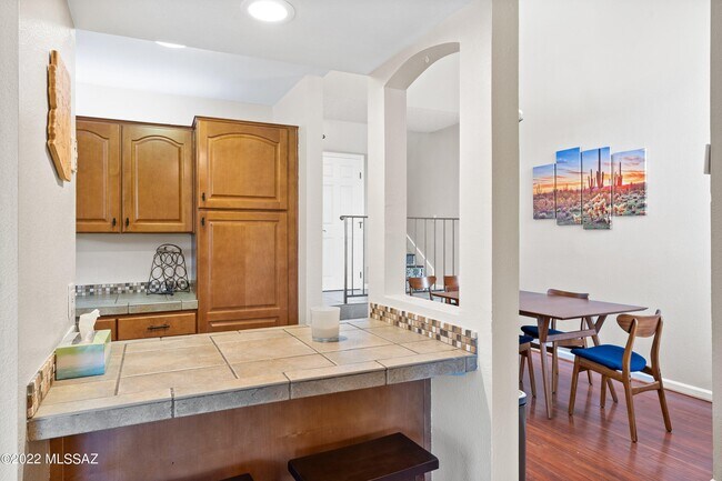 Building Photo - 6414 N Tierra De Las Catalinas