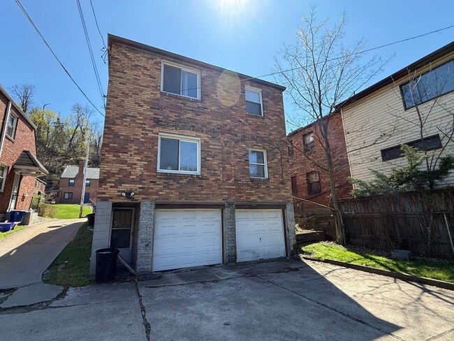 Building Photo - 3870 Beechwood Blvd