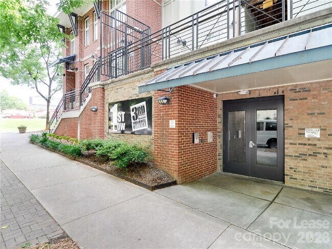 Building Photo - 1101 W 1st St