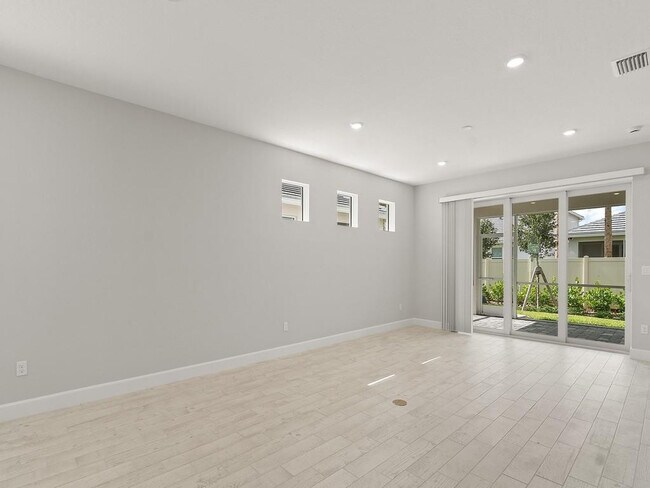 Building Photo - 4501 Nautilus Cir