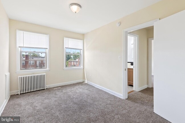 Primary Photo - 215 Oakwood St SE
