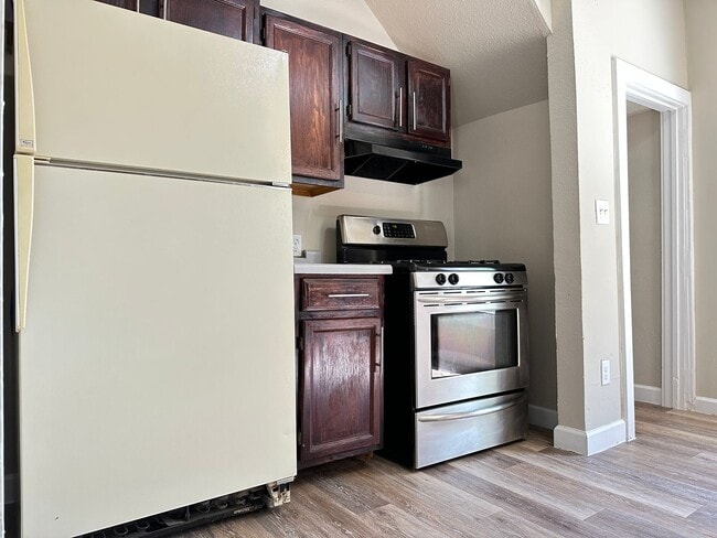 Building Photo - Updated 3 Bedroom 1,800 SQFT Home for Rent