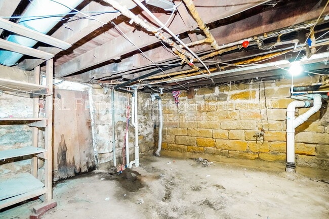 Building Photo - 848 E Chestnut St