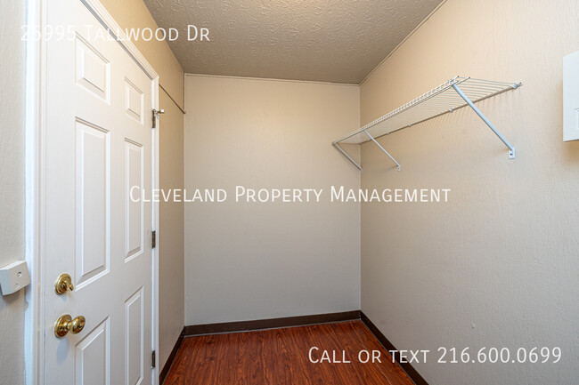Building Photo - 25995 Tallwood Dr