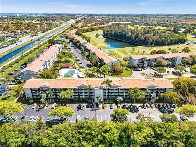 Building Photo - 12500 SW 5th Ct