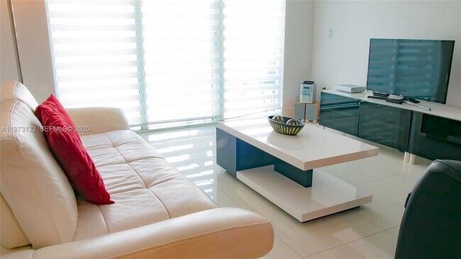 Building Photo - 18100 N Bay Rd