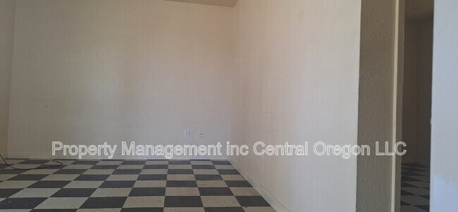 Building Photo - 1707 US-26