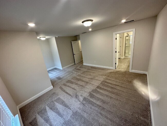 Building Photo - 304 Cheval Dr
