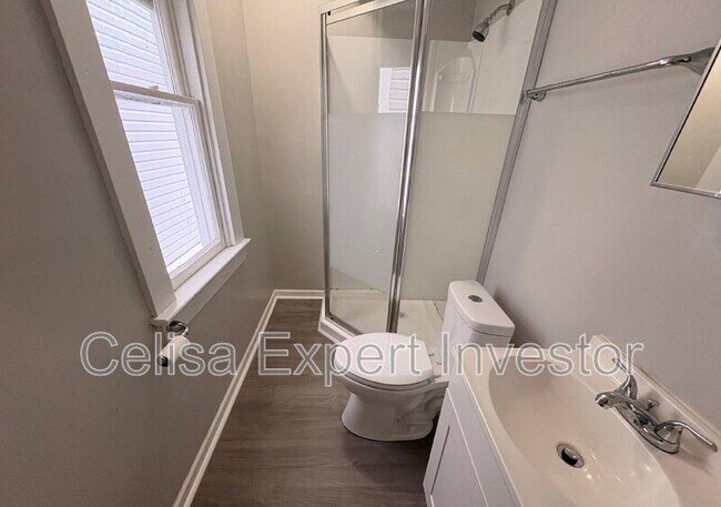 Building Photo - 710 3rd St