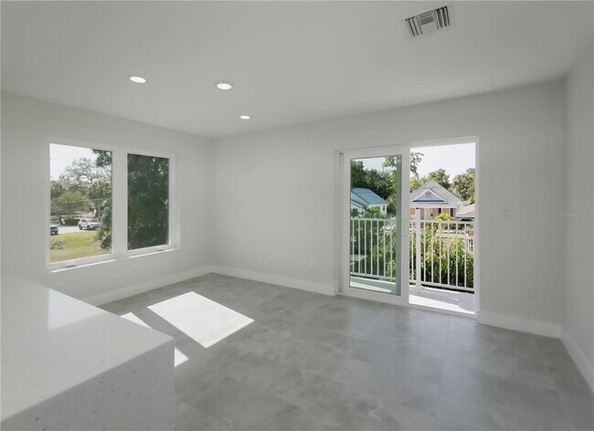 Building Photo - 310 Hibiscus St