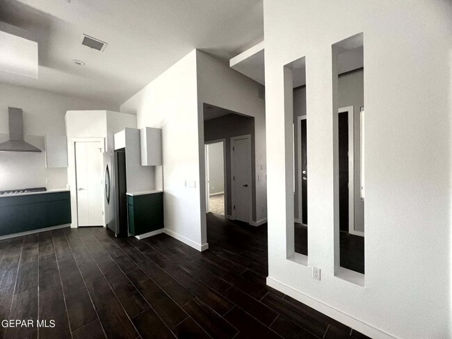 Building Photo - Open floor plan. 4 Bedrooms, 2.5 baths, 2 ...