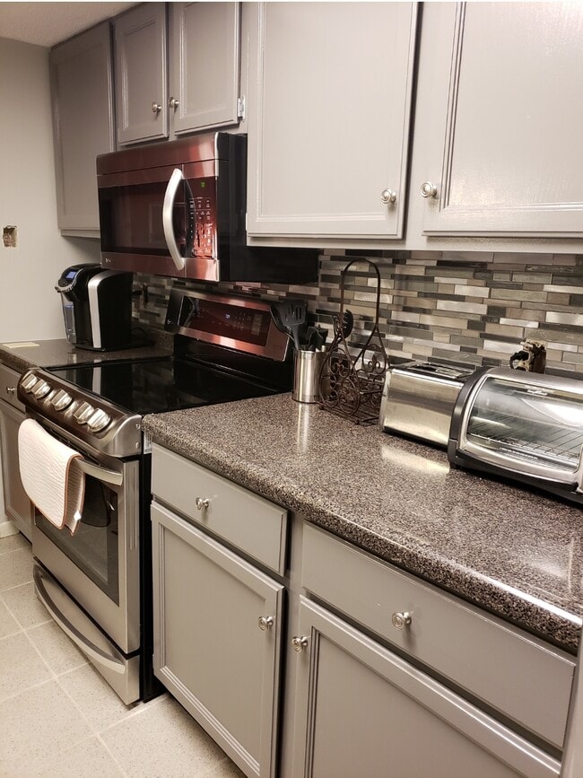 Kitchen - 2805 Ponca St