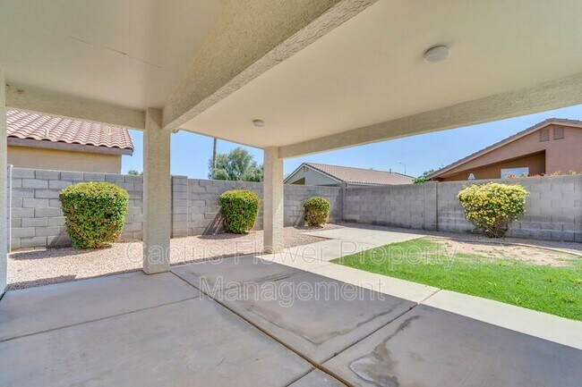 Building Photo - 2401 E Derringer Way