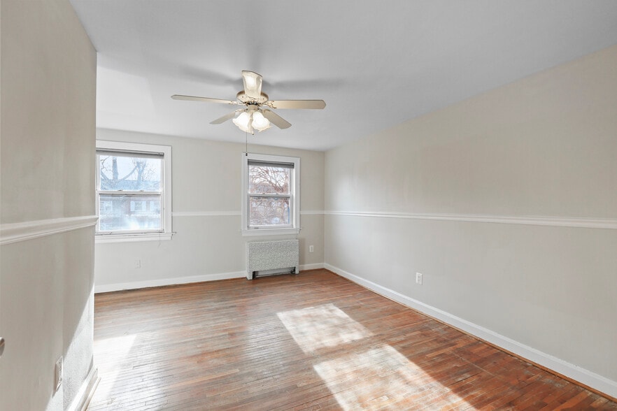 Building Photo - 2809 16th Rd S