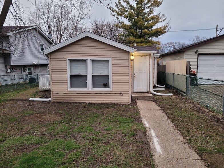 Primary Photo - 1809 Galilee Ave