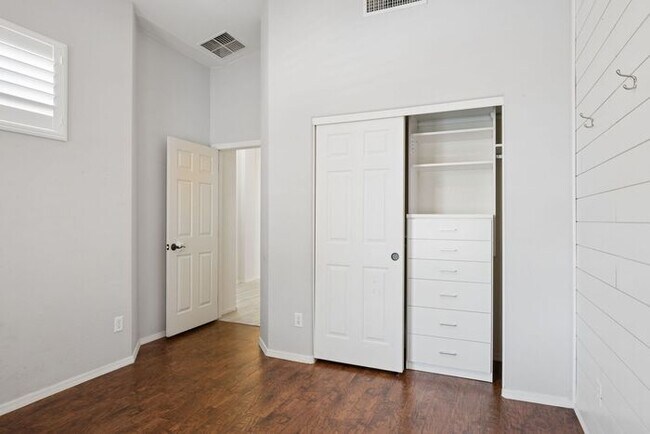 Building Photo - 2763 N Raven