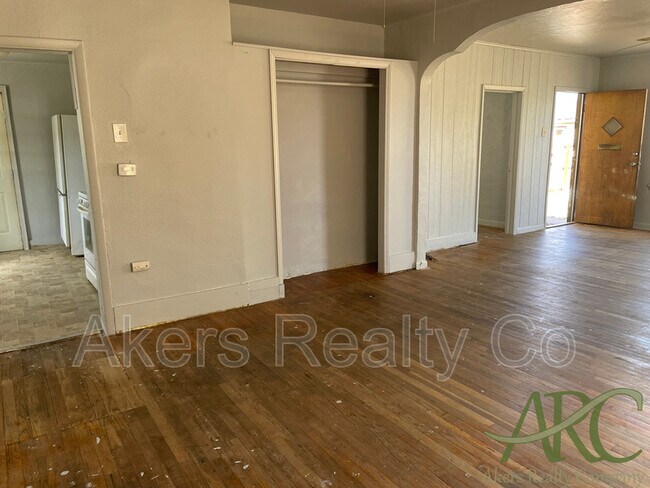 Building Photo - 1413 Cedar St