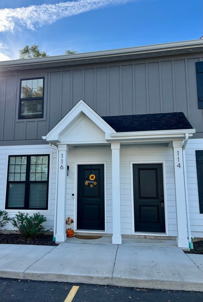 Building Photo - 1432 Naperville Wheaton Rd