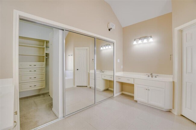 Building Photo - 6407 Johanne Ct