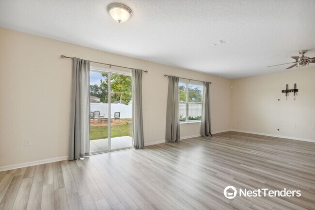 Building Photo - Four Bedroom Just Off Amelia Concourse!