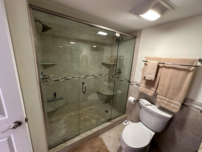 Building Photo - 5420 N Ocean Dr