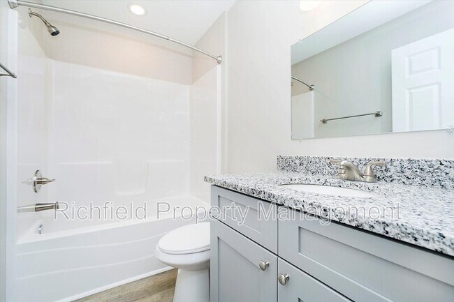 Building Photo - 2553 Columbia Ave