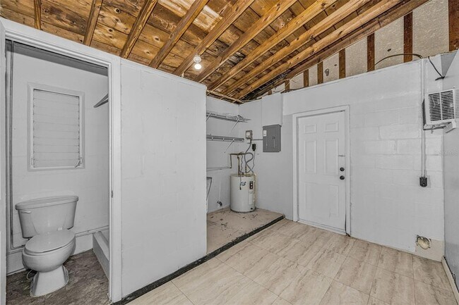 Building Photo - 839 13th Ave SW
