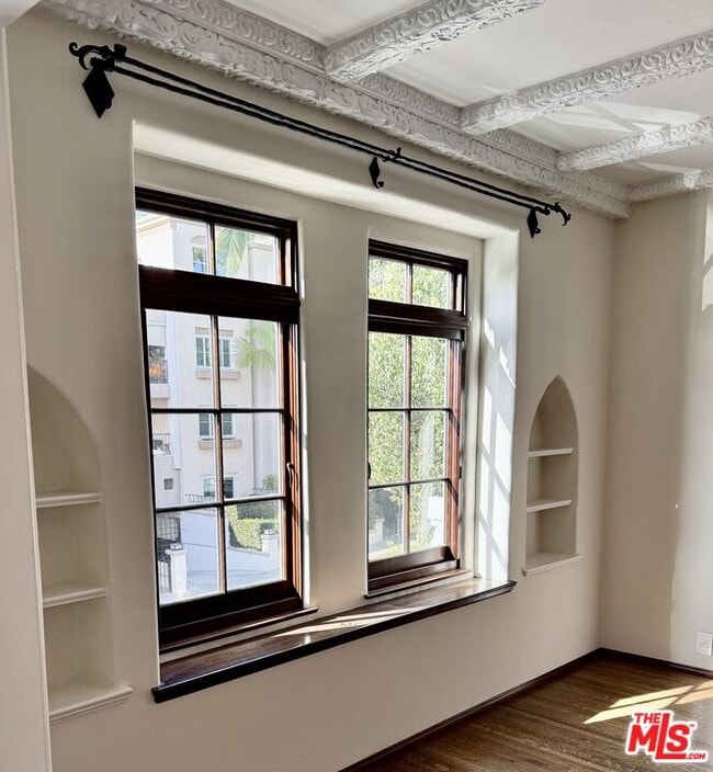 Building Photo - 1302 N Sweetzer Ave