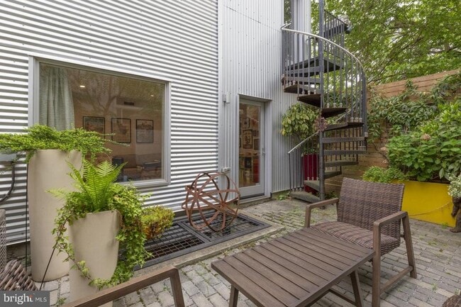 Building Photo - 1108 N Bodine St