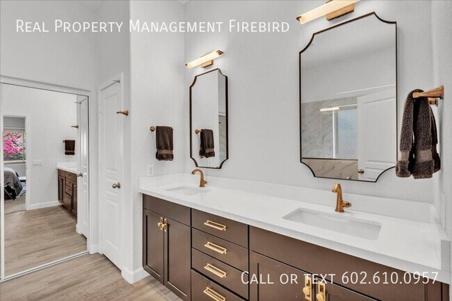 Building Photo - 4921 S Vista Pl