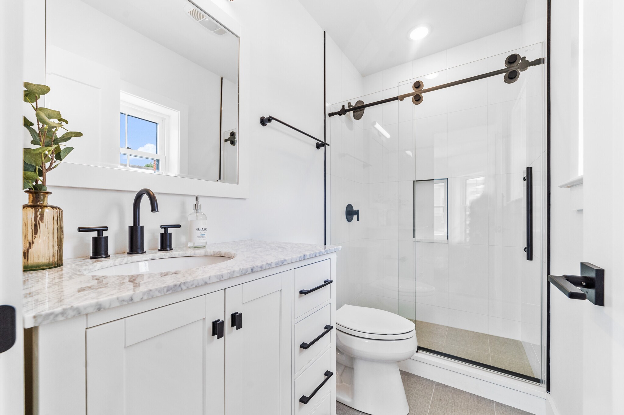 Building Photo - 208 Spencer Ave