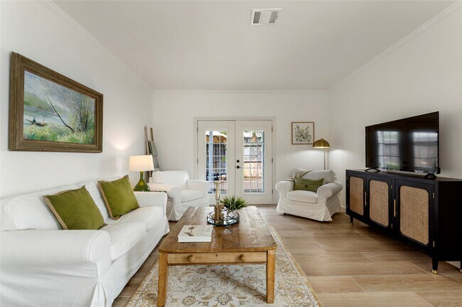 Building Photo - 1815 Saxony Ln