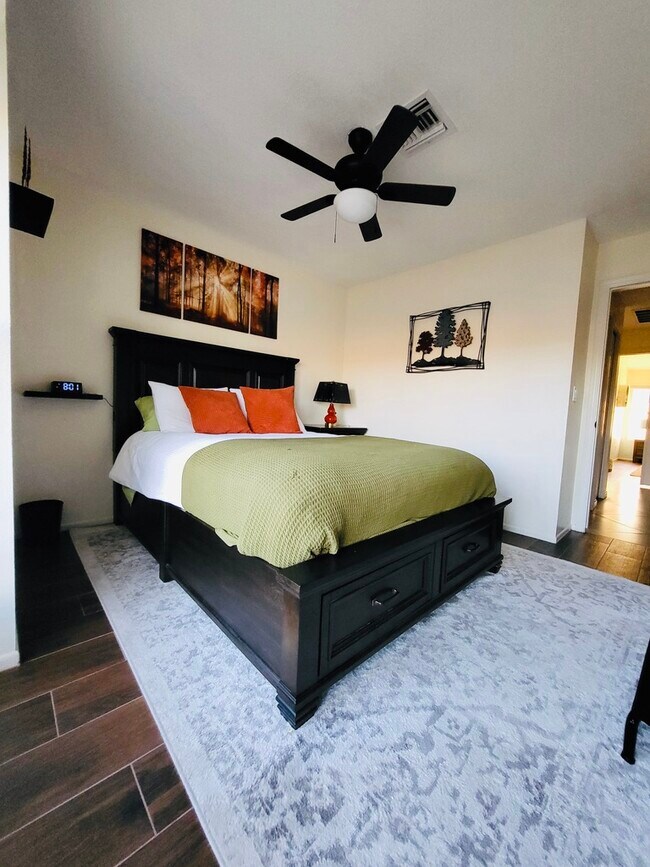 Building Photo - 6609 W Sierra St