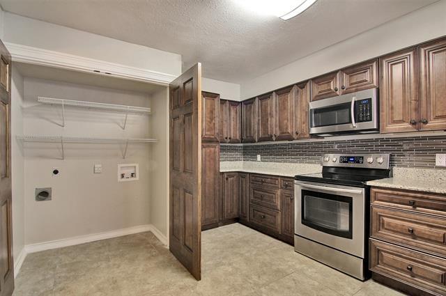 Building Photo - 2933 Country Pl Cir