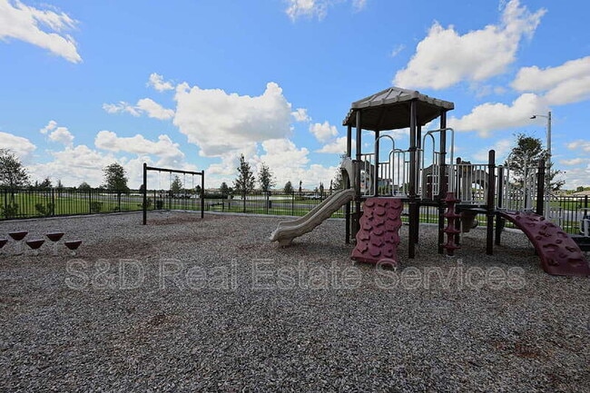 Building Photo - 5507 Freesia Dr