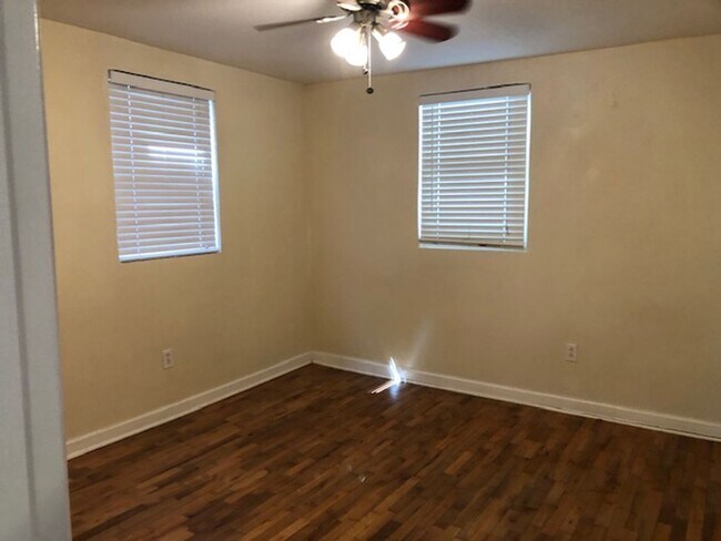 Building Photo - 414 E Park Ave