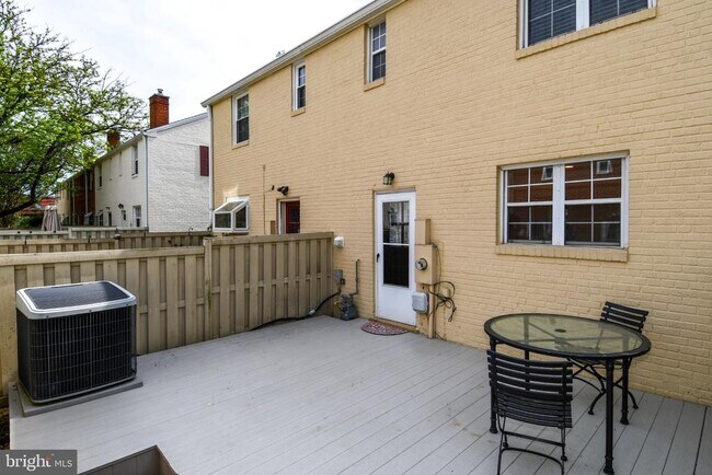 Building Photo - 3737 Ingalls Ave